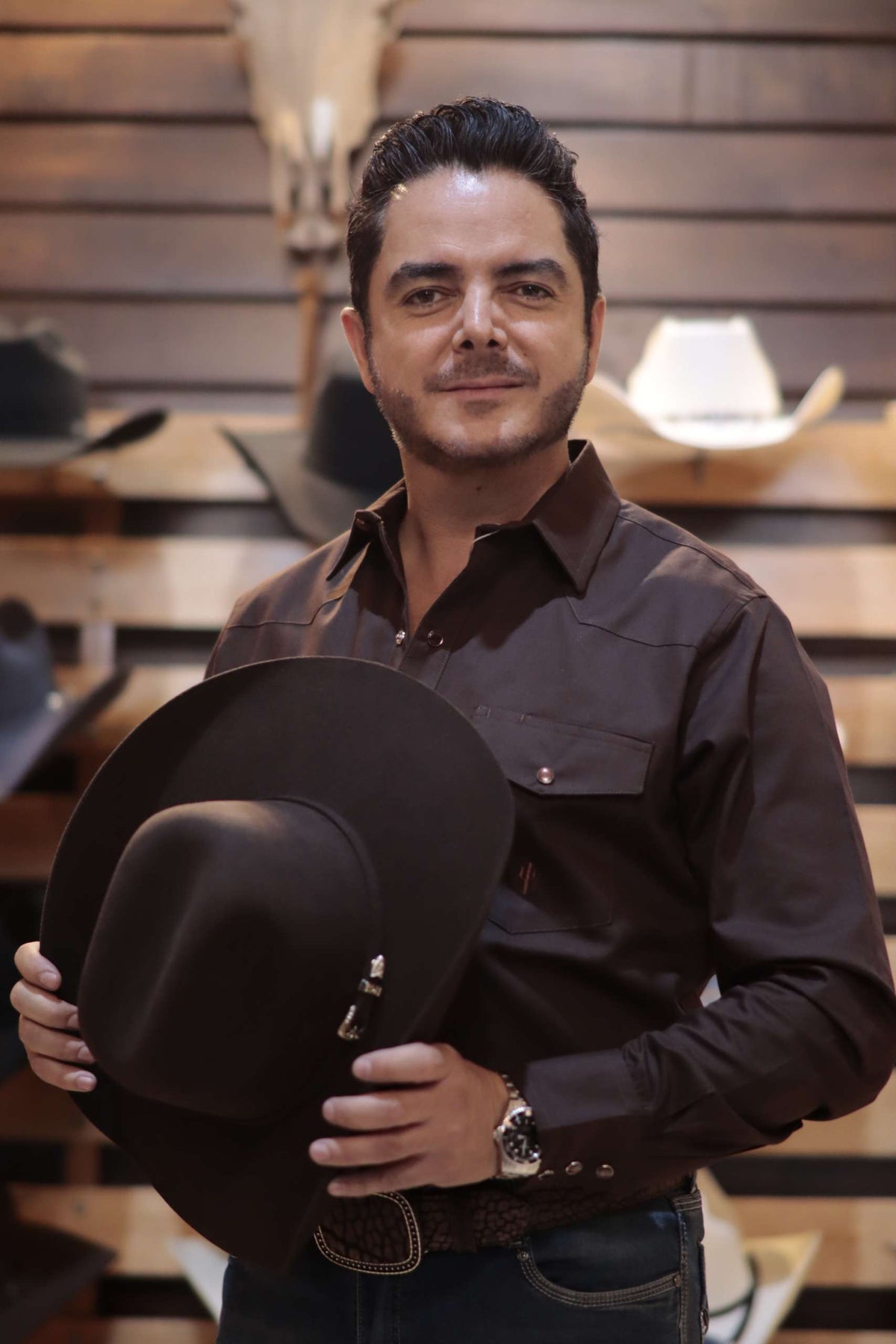 Retrato de José Julián, cantante de música regional mexicana